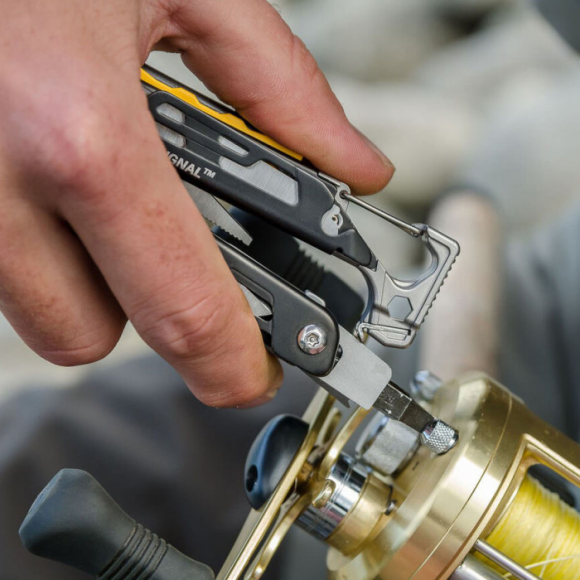 Мульти-инструмент с плоскогубцами и ножом LEATHERMAN Signal Green (Multi-Tool)