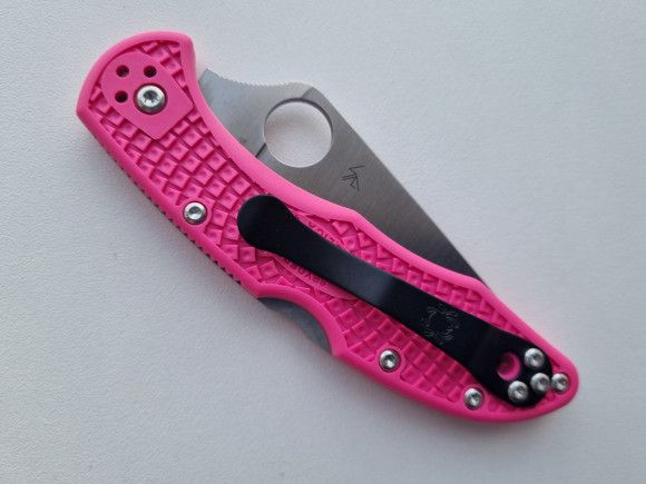 Складной нож Spyderco Delica 4 сталь S30V, рукоять Pink FRN